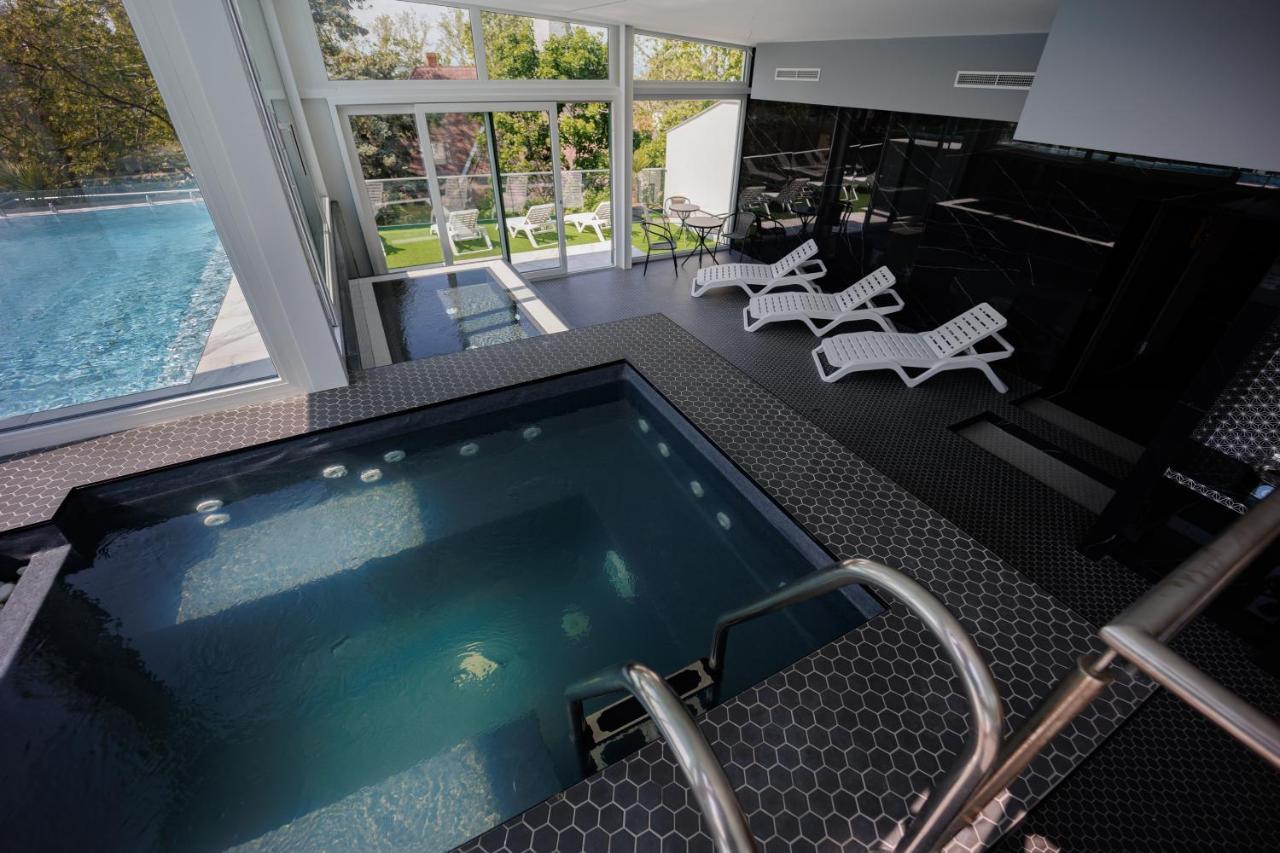 Villa Bauhaus Wellness Apartman Fsz. 1 Siofok Dış mekan fotoğraf