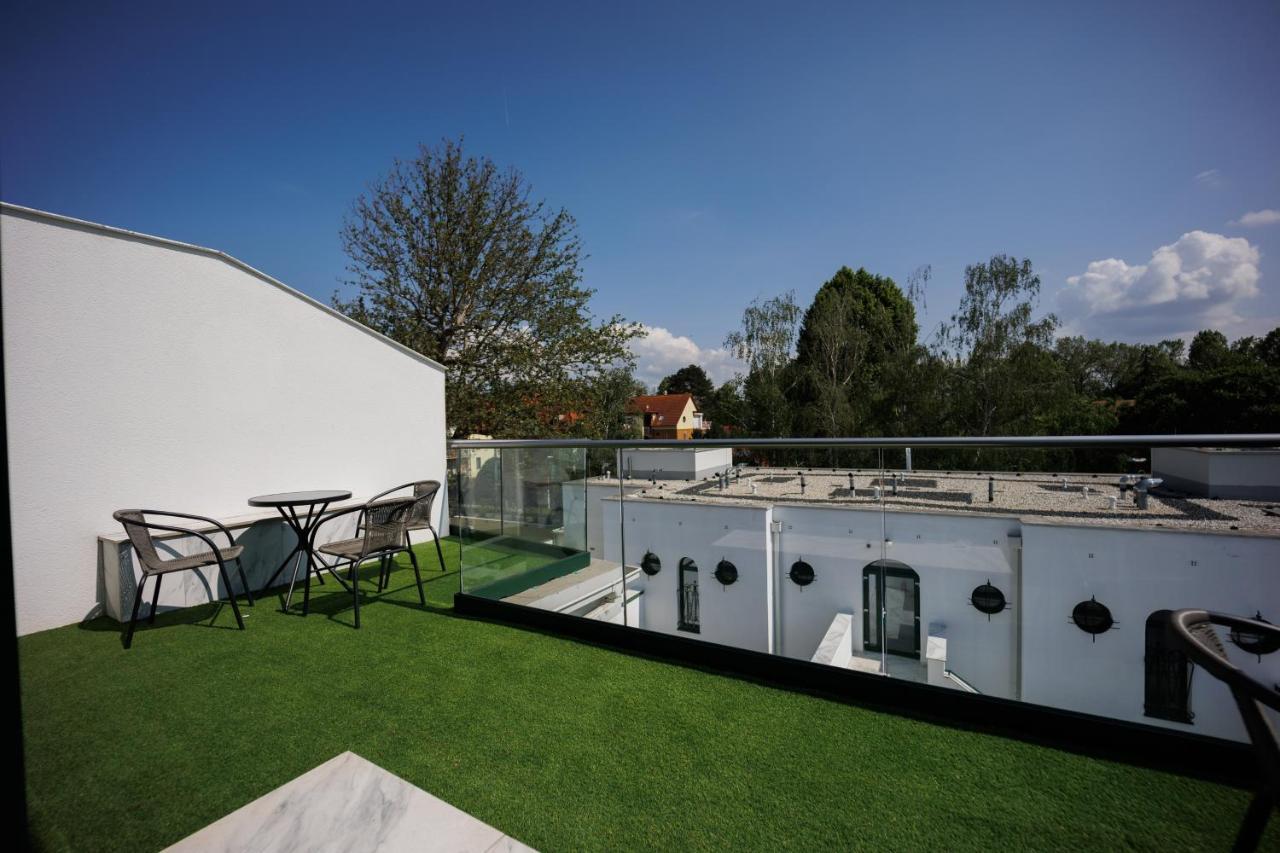 Villa Bauhaus Wellness Apartman Fsz. 1 Siofok Dış mekan fotoğraf