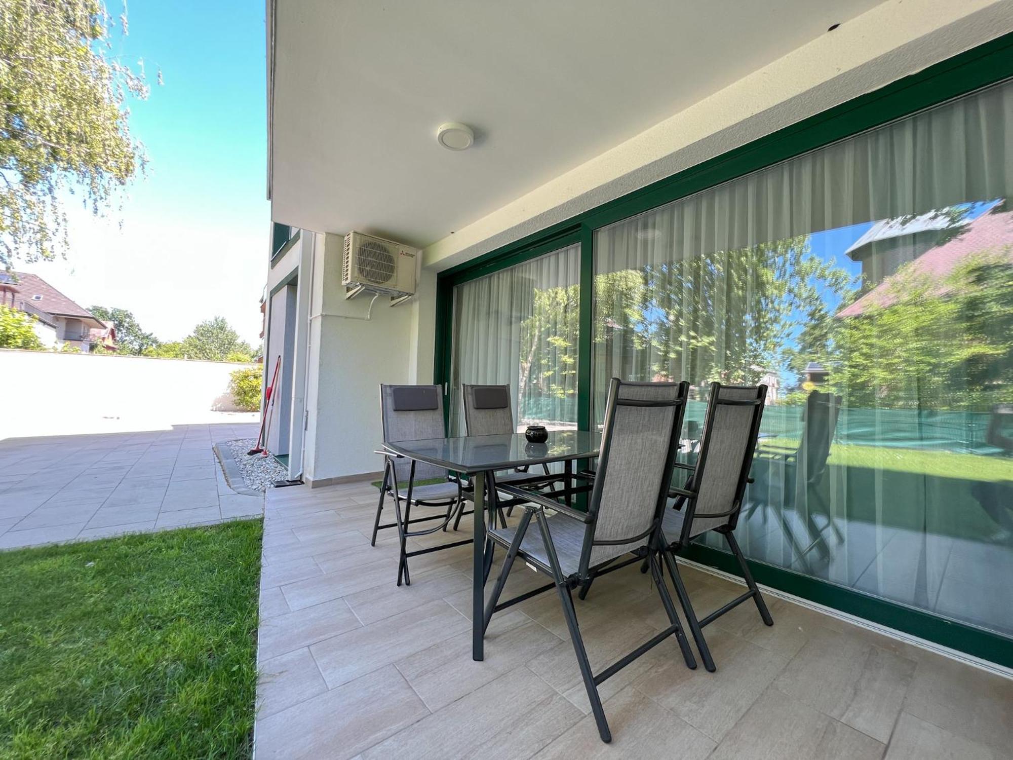 Villa Bauhaus Wellness Apartman Fsz. 1 Siofok Dış mekan fotoğraf